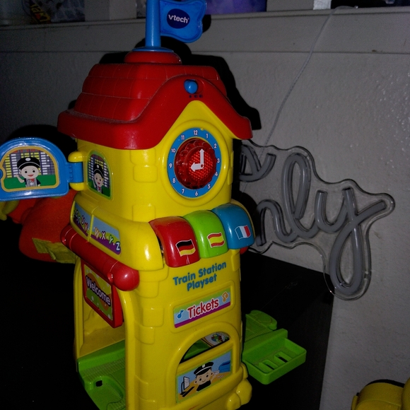 VTech Go! Go! Smart Wheels - Lift & Fix Repair , school house,train station bund - Picture 4 of 4